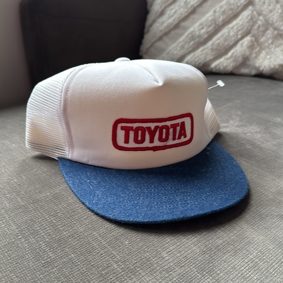 Vintage Toyota Snapback / Trucker Style / Mesh / 80s / 90s - Picture 2 of 12